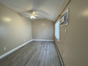 6 Vincent Pl in Lynbrook, NY - Building Photo - Building Photo