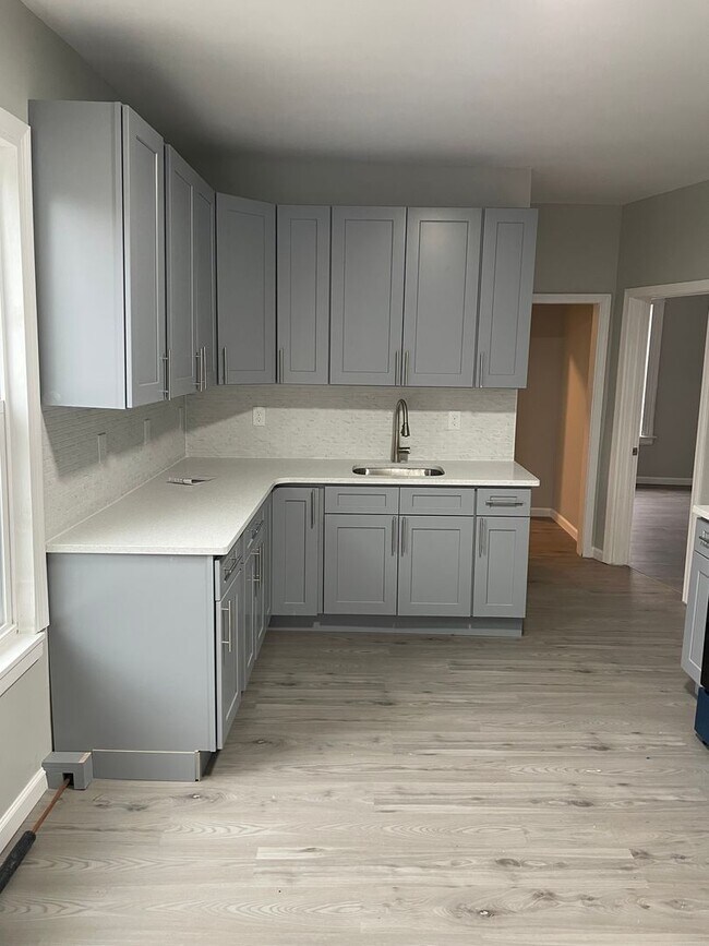 7 Ash St in Waterbury, CT - Building Photo - Building Photo
