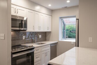 9 W Lee St in Baltimore, MD - Building Photo - Building Photo
