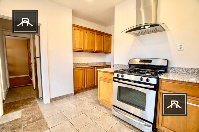 54 Kirkwood Rd, Unit 1 in Boston, MA - Foto de edificio - Building Photo