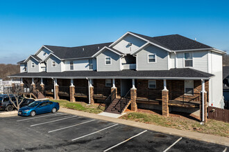 Spring Valley Apartments in Nixa, MO - Foto de edificio - Building Photo