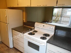 6428-6428 Northeast Pacific Street in Portland, OR - Building Photo - Building Photo