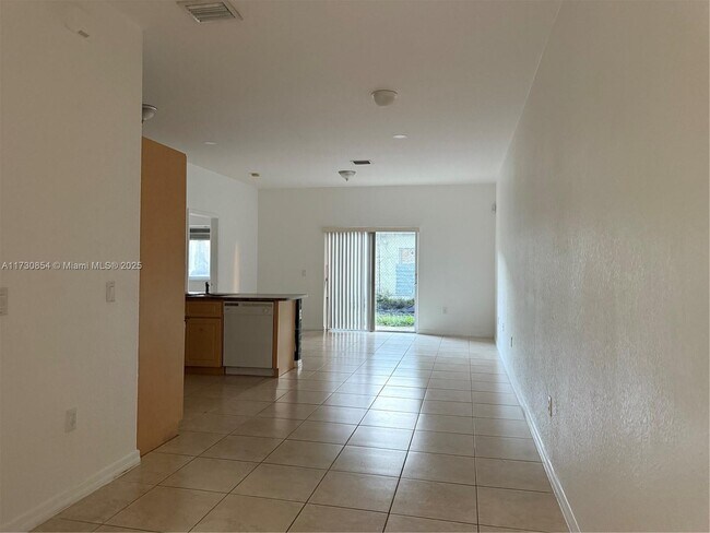 13284 Old Biscayne Dr in Miami, FL - Building Photo - Building Photo