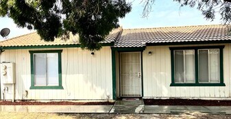 363 Florinda St in Hanford, CA - Building Photo