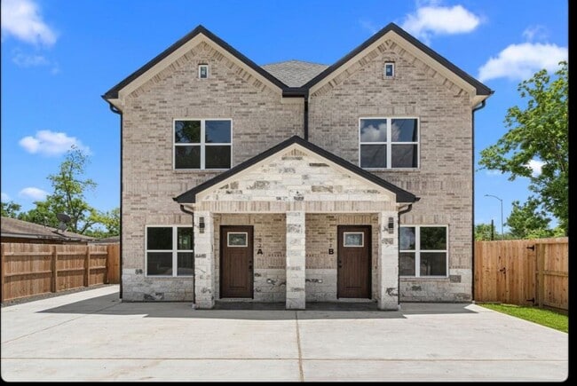 102 Schade Ln in Houston, TX - Building Photo - Building Photo