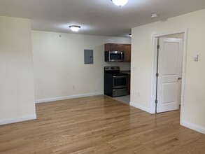 12 Arizona Ter in Arlington, MA - Building Photo - Building Photo