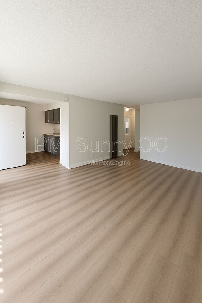 747 N Philadelphia St in Anaheim, CA - Building Photo - Building Photo