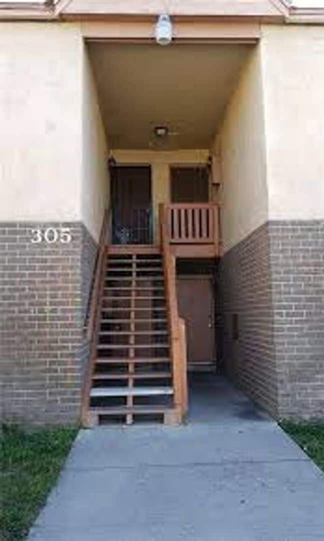 property at 305 Wellington Ct