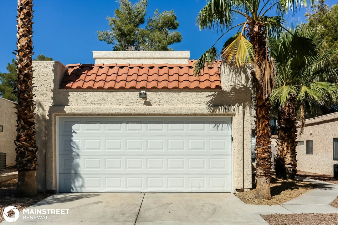 8604 Paddle Wheel Way in Las Vegas, NV - Building Photo