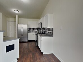 5624 Grassy Bank Dr in Indianapolis, IN - Building Photo - Building Photo