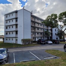 8720 N Sherman Cir in Miramar, FL - Building Photo - Building Photo