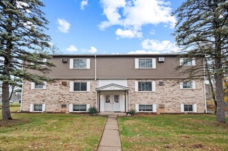 Maple Place Apartments - 2 Bedroom Community in Holly, MI - Foto de edificio - Building Photo