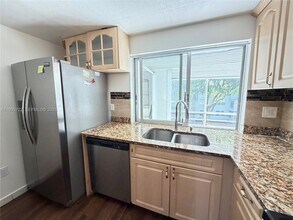 9201 Lime Bay Blvd in Tamarac, FL - Building Photo - Building Photo