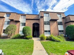 1005 Edison Glen Terrace in Edison, NJ - Building Photo - Building Photo