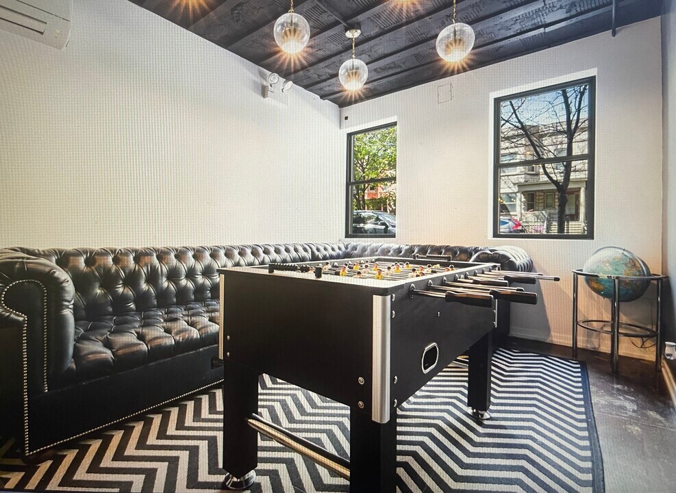 4871 N Magnolia Ave Photo