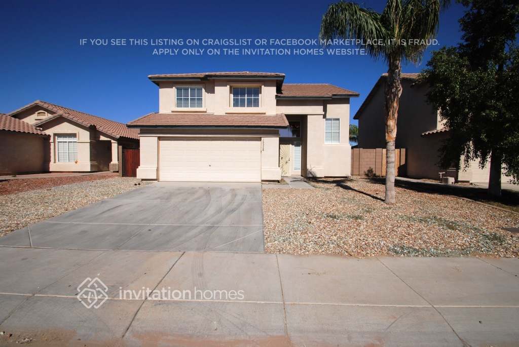 15324 W Watson Ln in Surprise, AZ - Building Photo