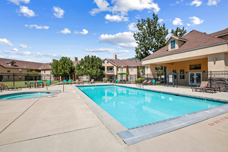 Rose Cove Apartment Homes in Farmington, UT - Foto de edificio - Building Photo