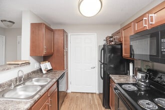 Trails at Lakeside in Indianapolis, IN - Foto de edificio - Interior Photo