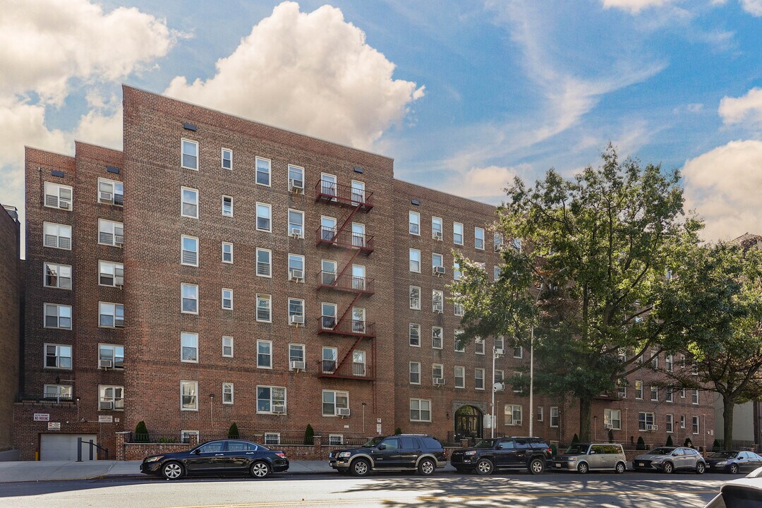 8721 Bay Pky in Brooklyn, NY - Foto de edificio