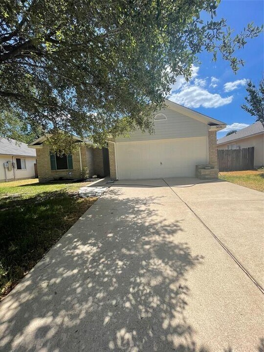 3826 Westfield Dr in College Station, TX - Building Photo