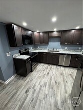 110 1/2 W 51st St in Savannah, GA - Building Photo - Building Photo