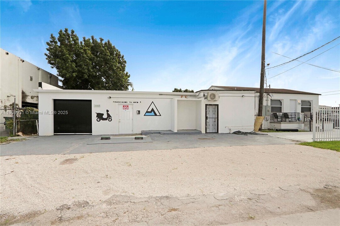 3705 NW 35th Ave in Miami, FL - Building Photo