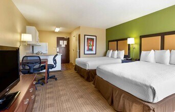 Furnished Studio-Des Moines - West Des Moines in West Des Moines, IA - Building Photo - Building Photo