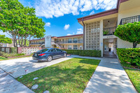 555 S Luna Ct in Hollywood, FL - Foto de edificio - Building Photo