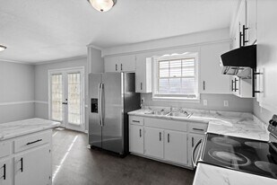 234 E Old Trenton Rd in Clarksville, TN - Building Photo