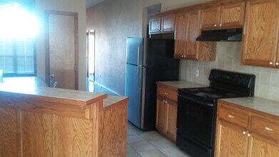 1632 Creekside Ln in Norman, OK - Building Photo - Building Photo