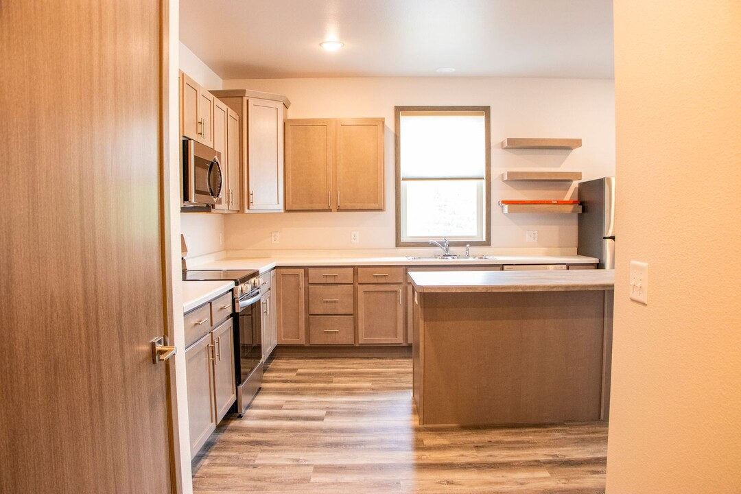 2460 Golf Rd in Eau Claire, WI - Building Photo