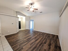 8430 Island Dr in Navarre, FL - Building Photo - Building Photo