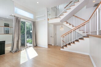 5353 Corteen Plz in Valley Village, CA - Building Photo - Building Photo