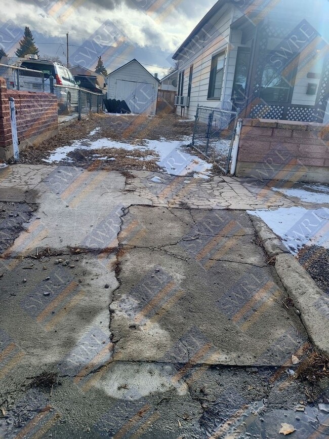 215 Thomas St in Rock Springs, WY - Building Photo - Building Photo