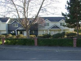 Riverwood Townhomes in Grants Pass, OR - Foto de edificio