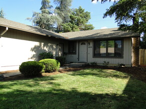 3844 Peppertree Dr in Eugene, OR - Building Photo - Building Photo