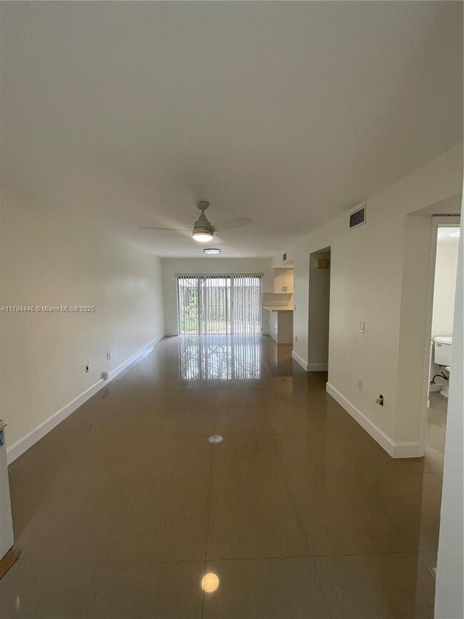 12370 SW 52nd Pl in Cooper City, FL - Building Photo - Building Photo