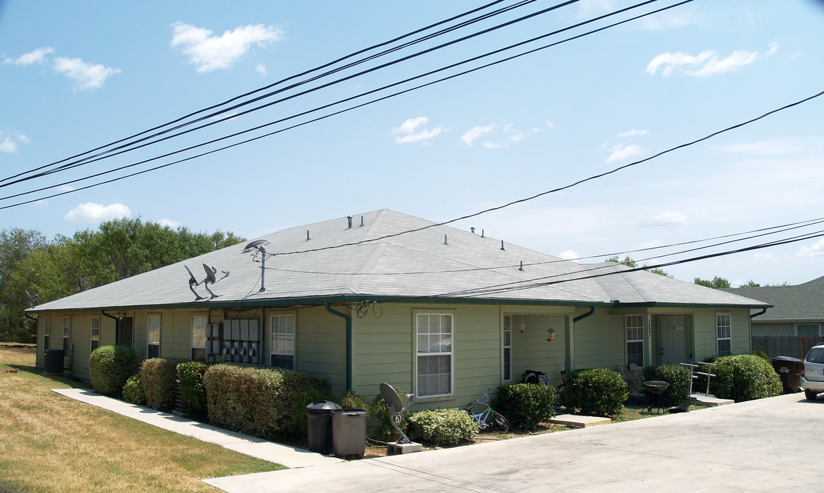 19976 Clayton St in Somerset, TX - Building Photo