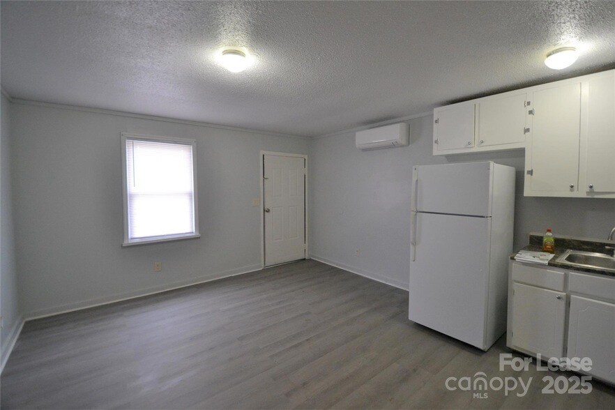 1009 Plymouth St, Unit A in Gastonia, NC - Building Photo