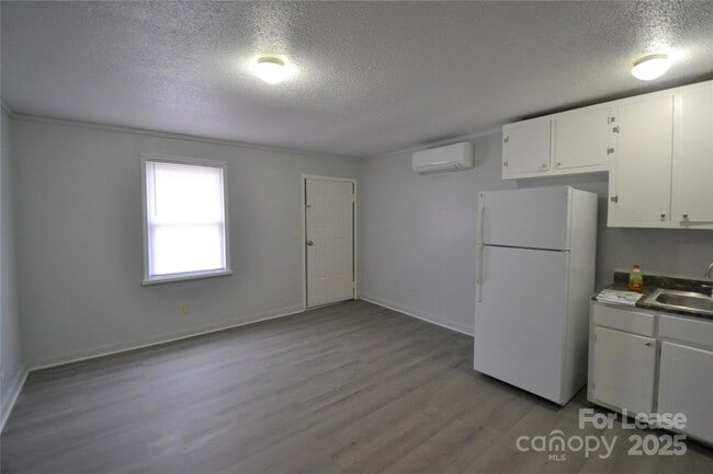 1009 Plymouth St, Unit A