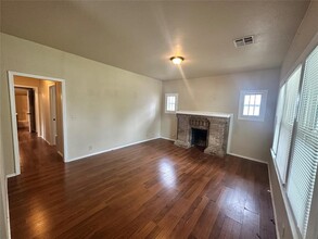 750 Jenkins Ave in Norman, OK - Building Photo - Building Photo