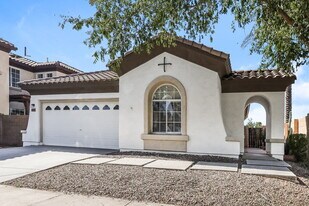 400 N Eucalyptus Pl in Chandler, AZ - Building Photo