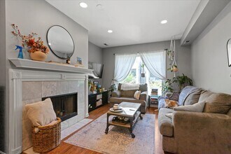 1345 W Walton St, Unit 1 in Chicago, IL - Building Photo - Building Photo