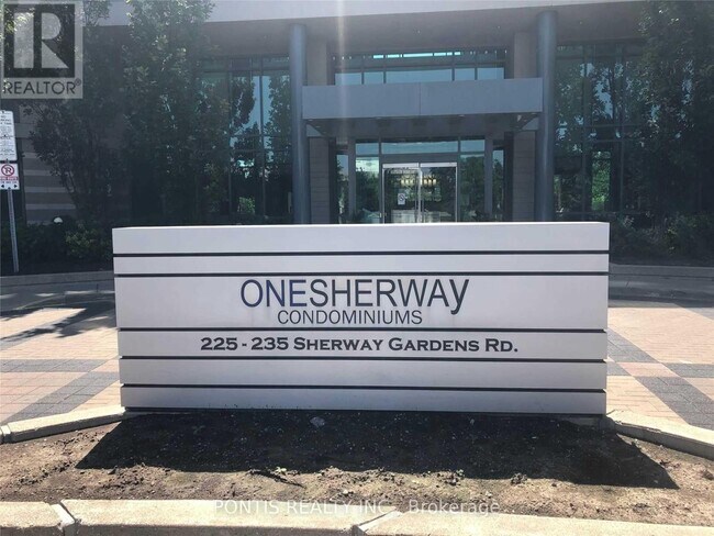 235 Sherway Gardens Rd in Toronto, ON - Building Photo - Building Photo