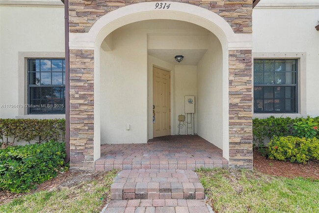 9314 W 33rd Ln in Hialeah, FL - Building Photo - Building Photo