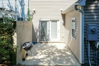 295 Plaza Dr in Chapel Hill, NC - Building Photo - Building Photo