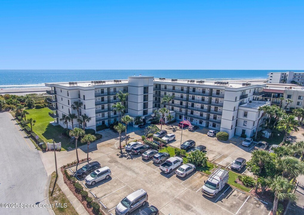 7400 Ridgewood Ave in Cape Canaveral, FL - Building Photo