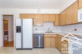 7407 N California Ave, Unit H in Chicago, IL - Building Photo - Building Photo