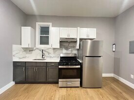 324 Old Bergen Rd, Unit 1 in Jersey City, NJ - Building Photo