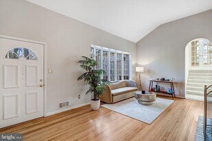 9232 Forest Haven Dr in Alexandria, VA - Building Photo